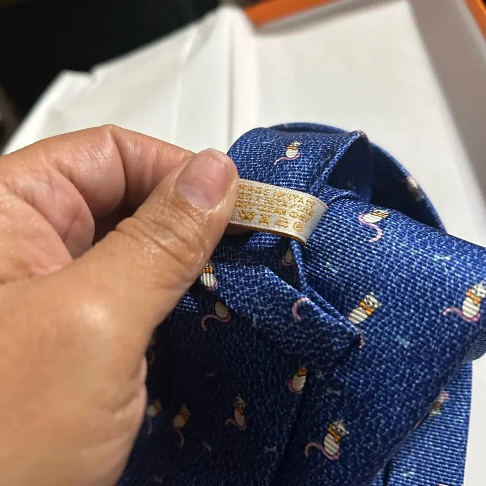 NWOT BVLGARI  Blue Cat patterned Seta Silk Tie